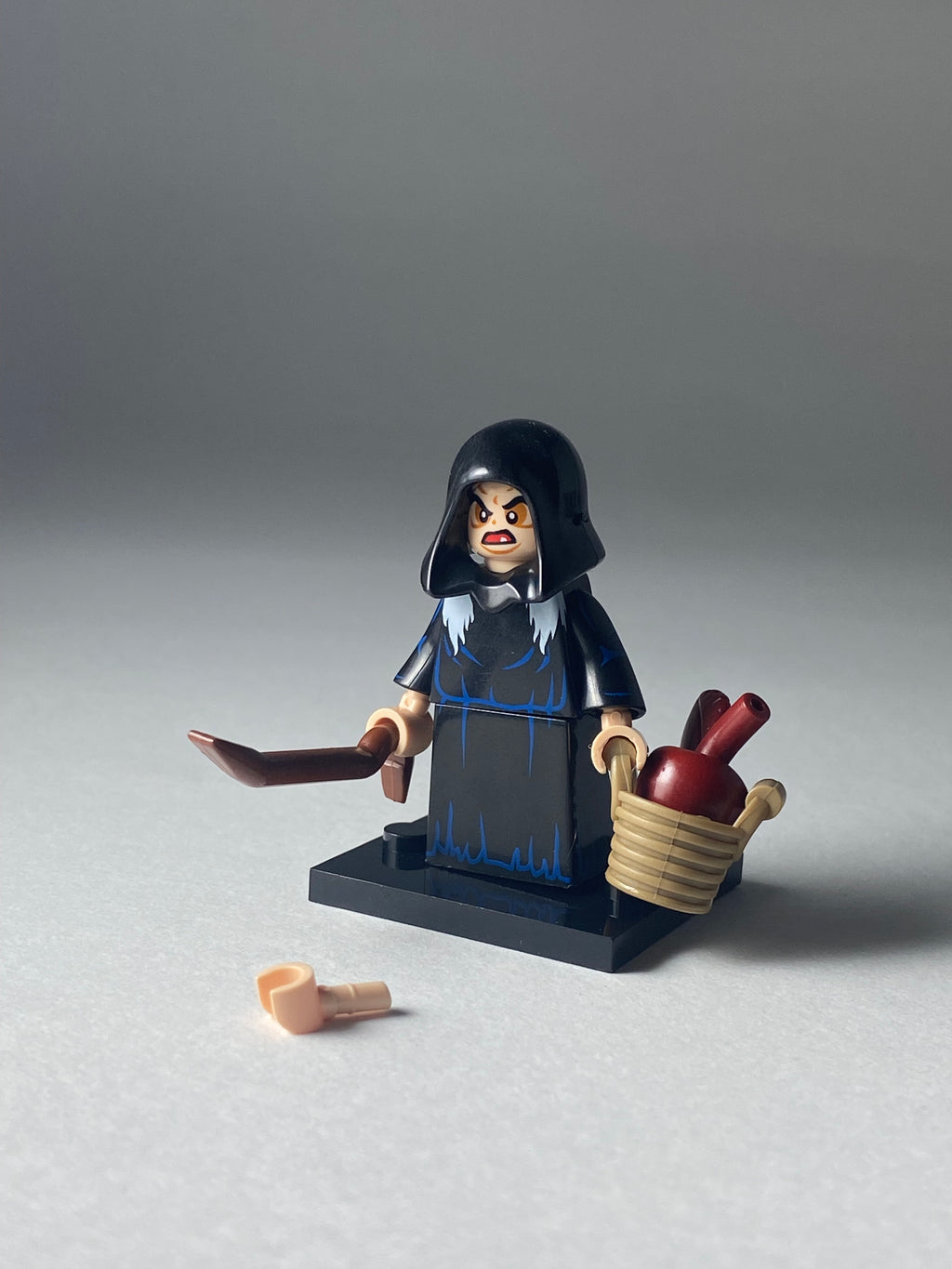 Old Witch Strega Queen Grimhilde