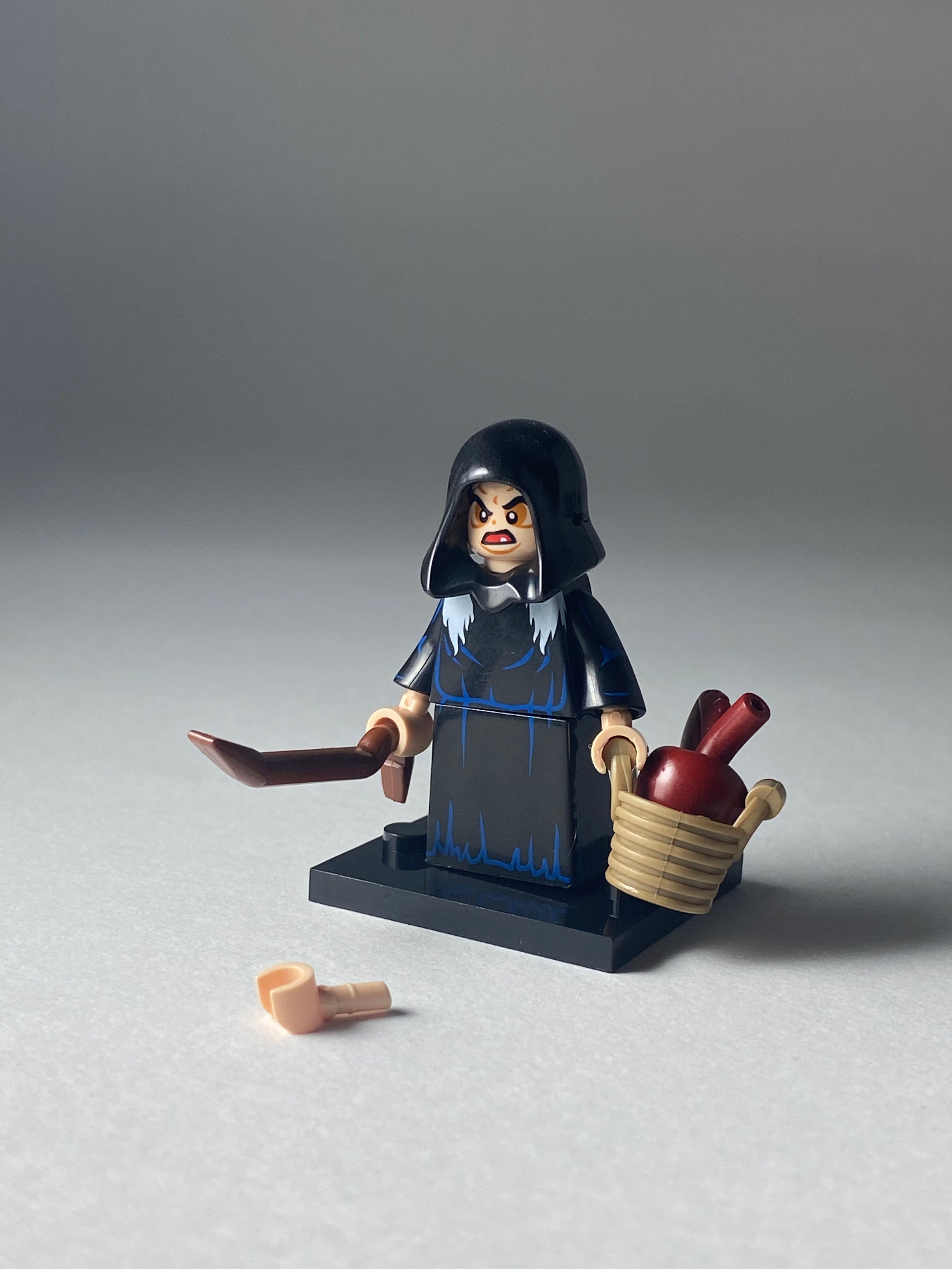 Old Witch Strega Queen Grimhilde