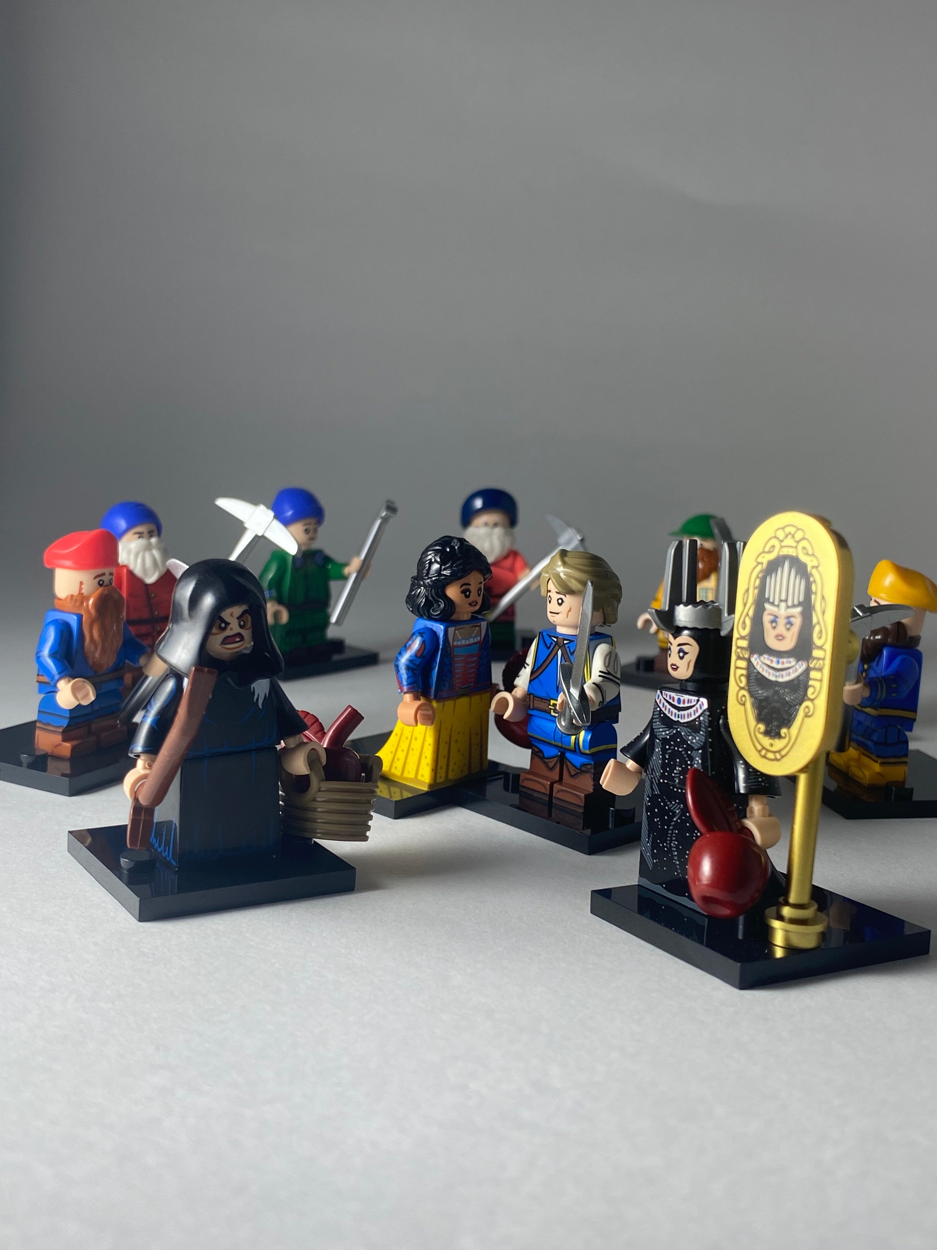 Snow White cast Biancaneve