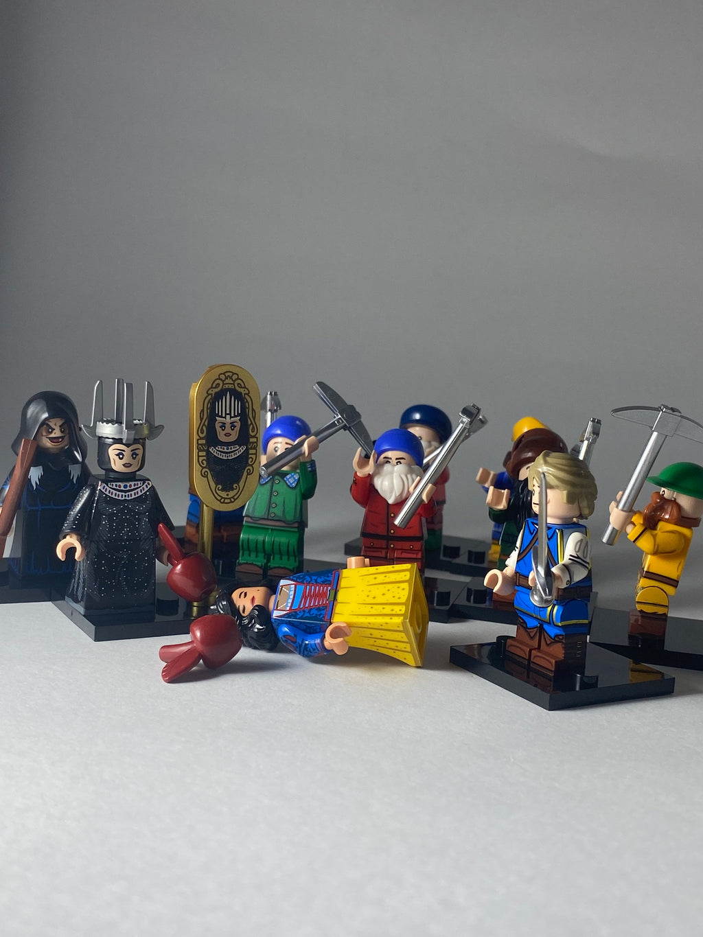 Snow White cast Biancaneve