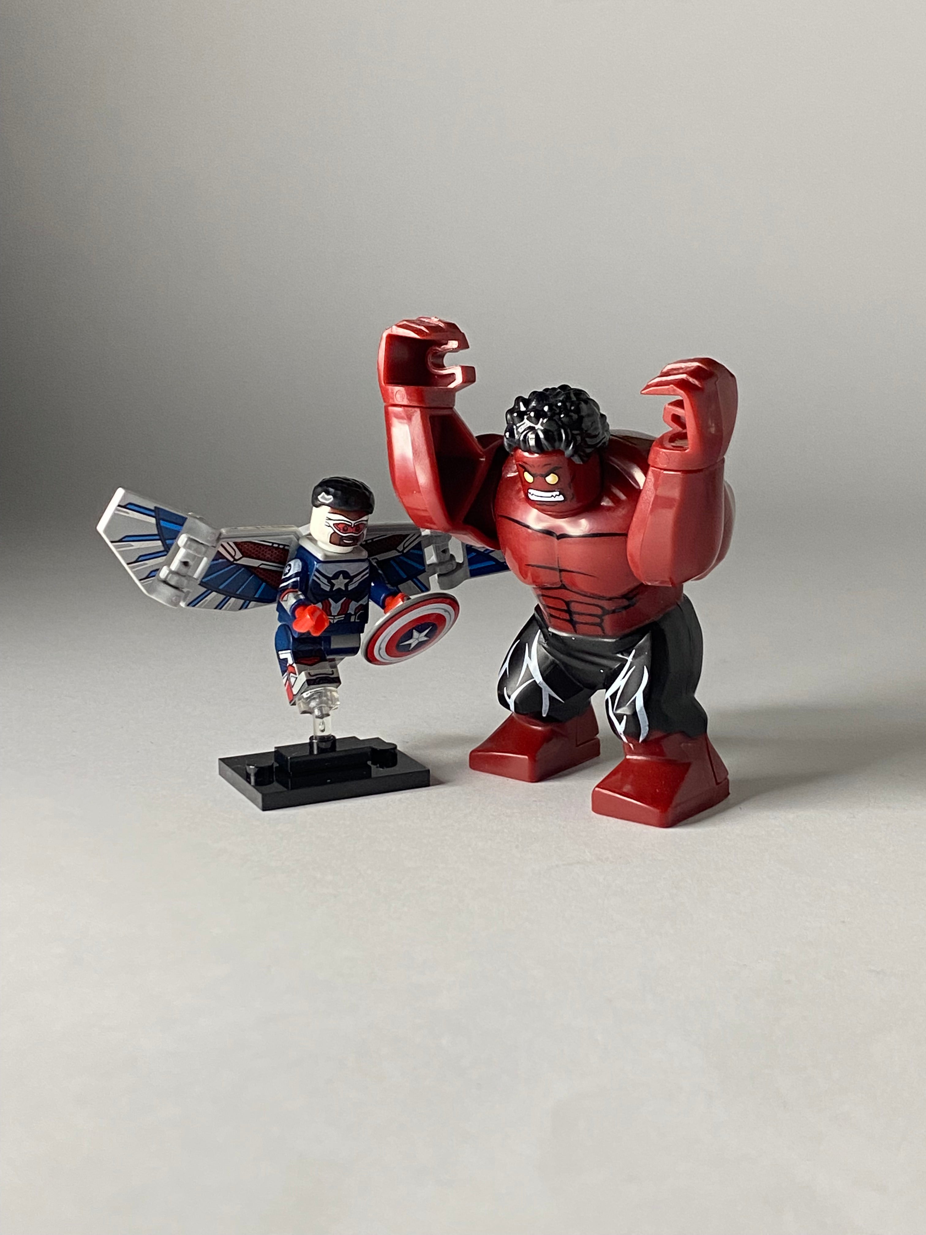 Sam Wilson vs Red Hulk