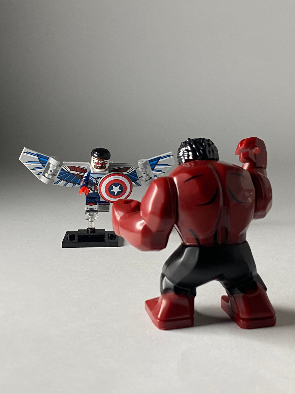 Sam Wilson vs Red Hulk