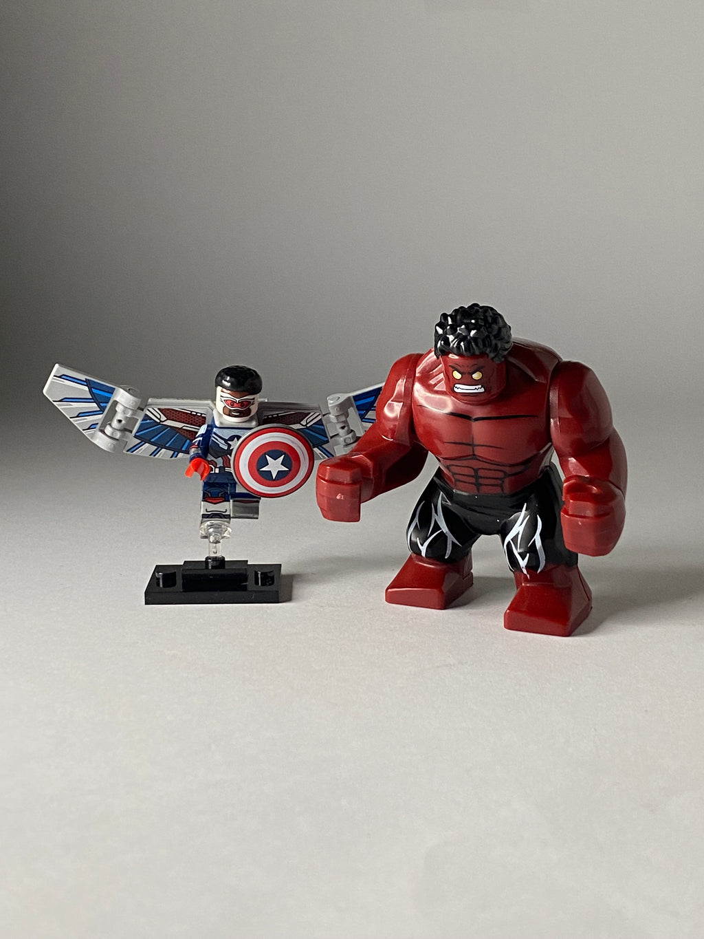 Sam Wilson vs Red Hulk