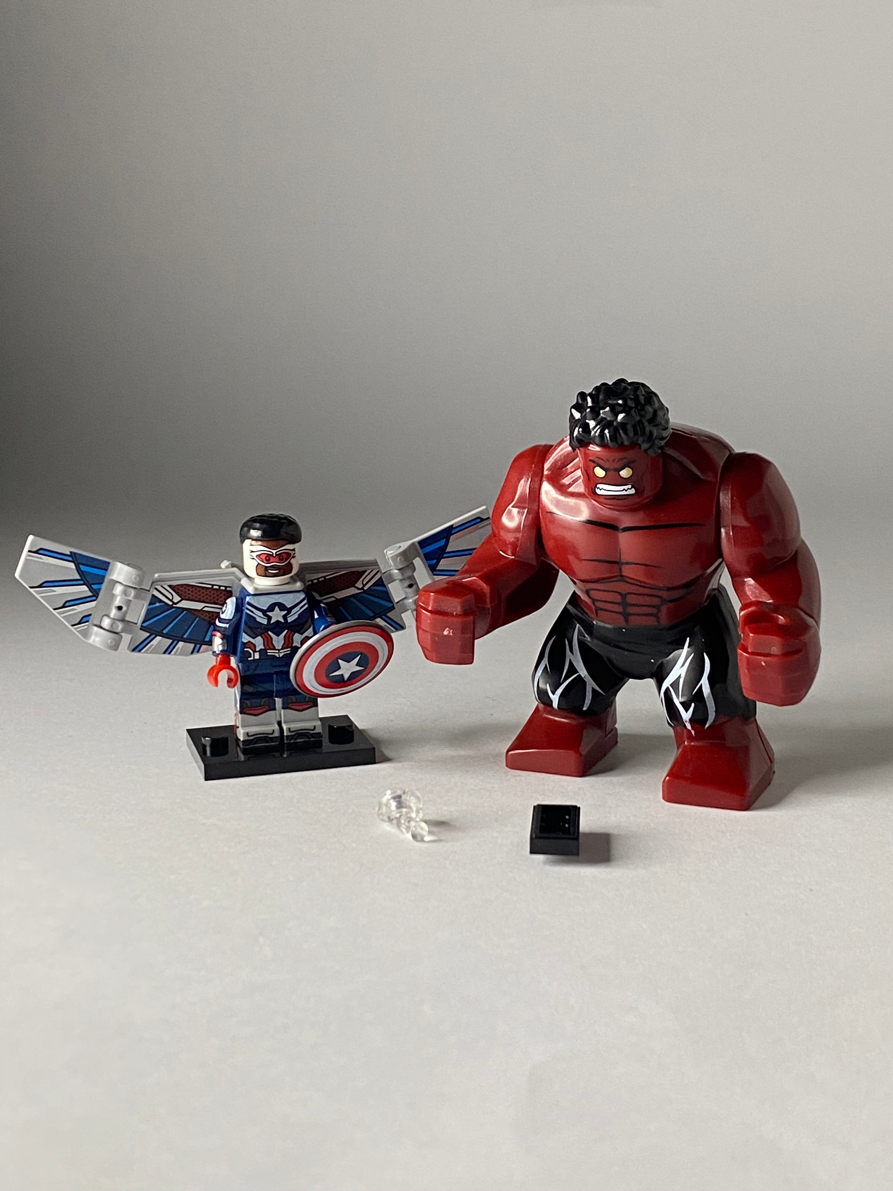 Sam Wilson vs Red Hulk