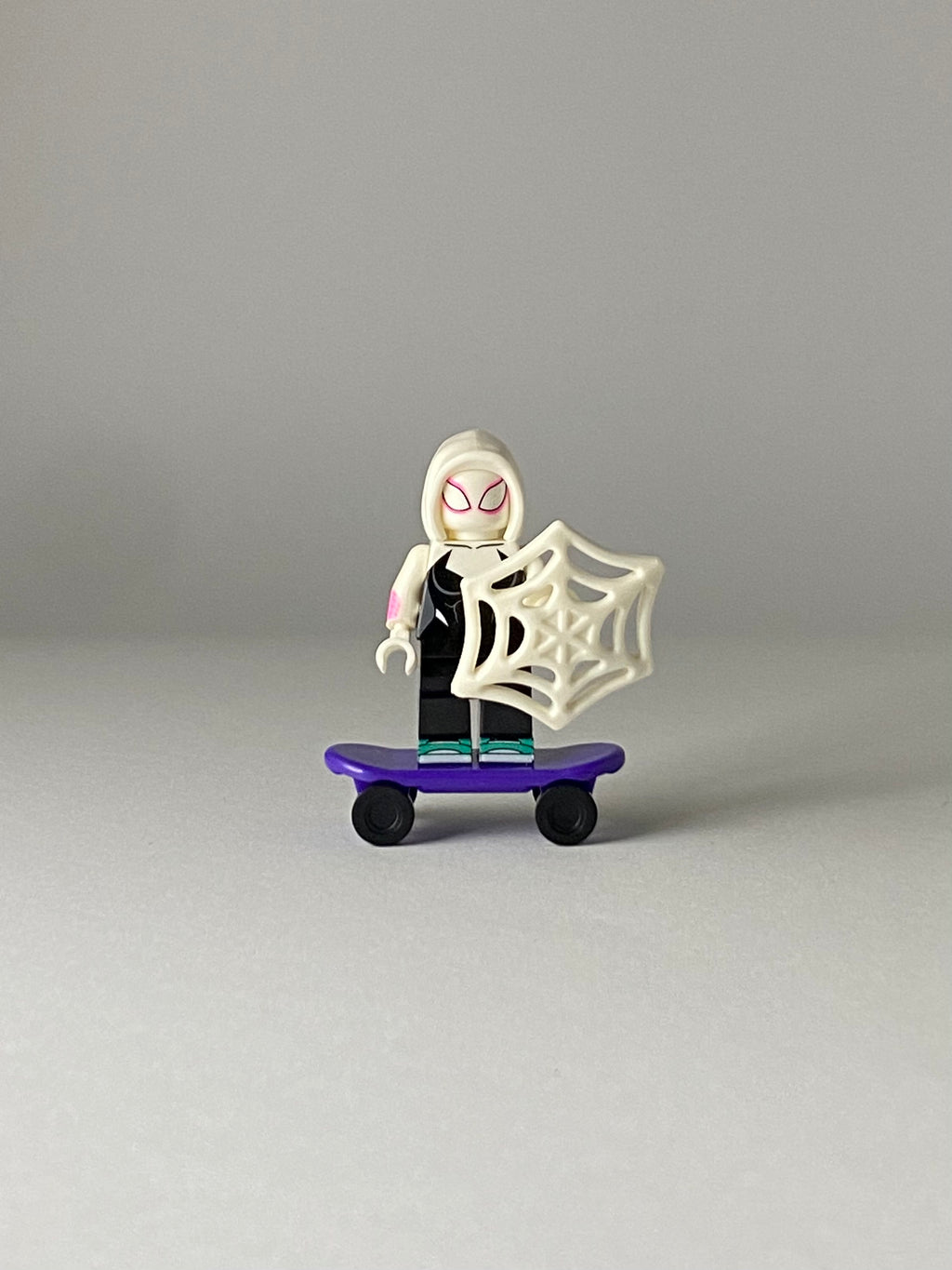 Gwen Stacy and skate
