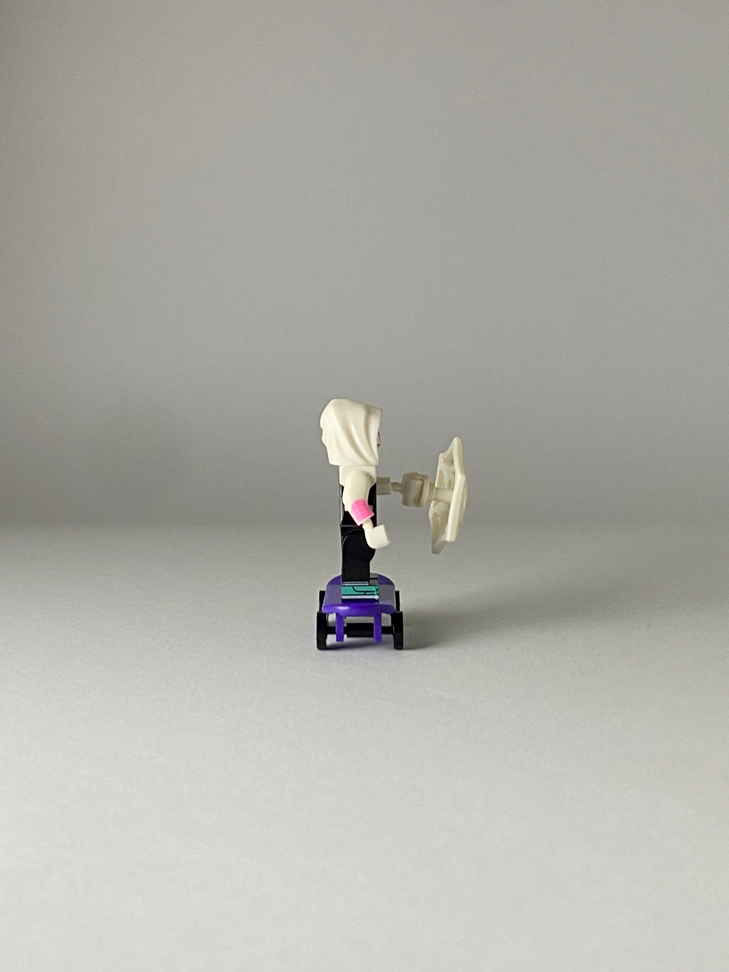 Gwen Stacy and skate