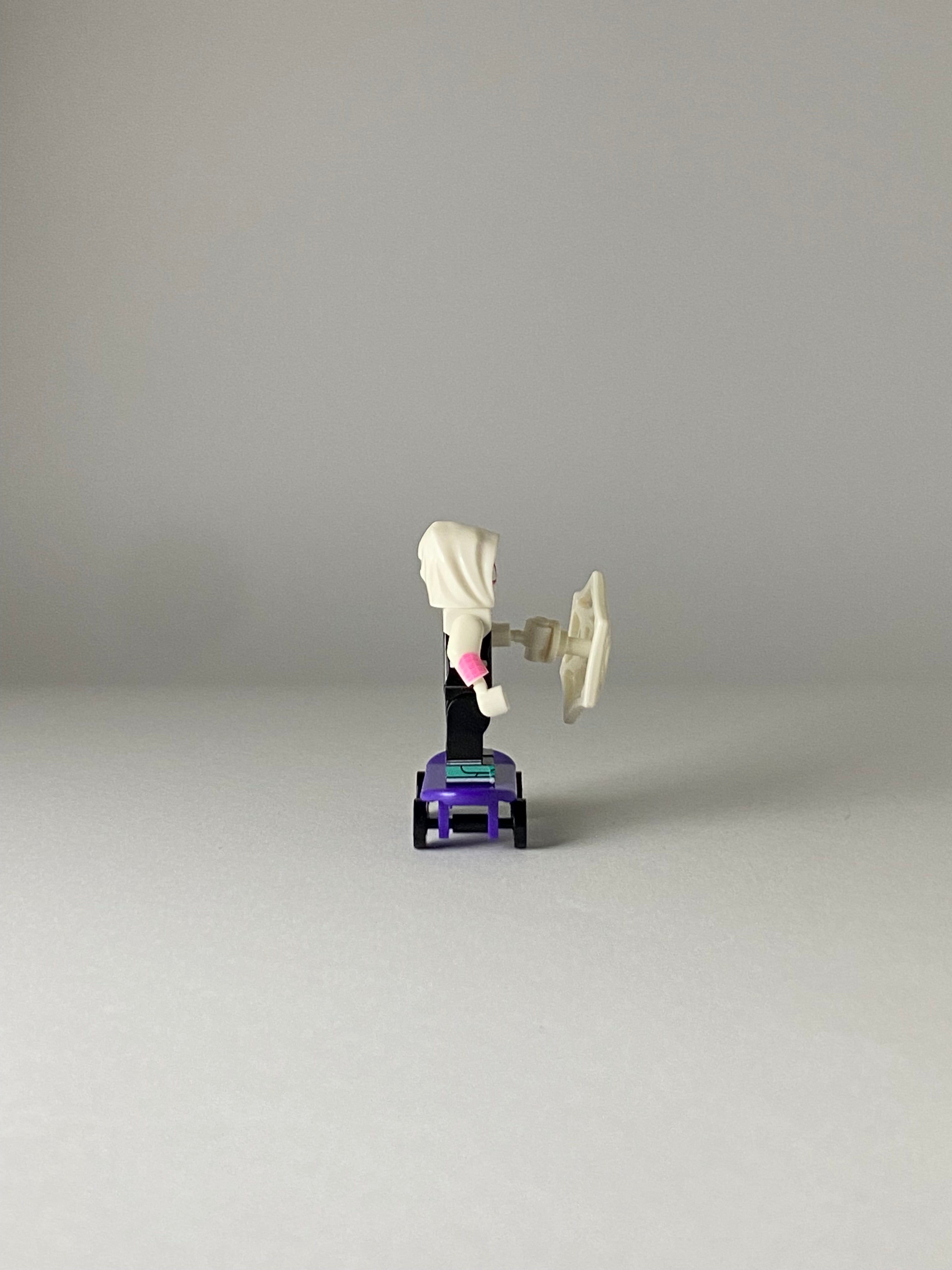 Gwen Stacy and skate