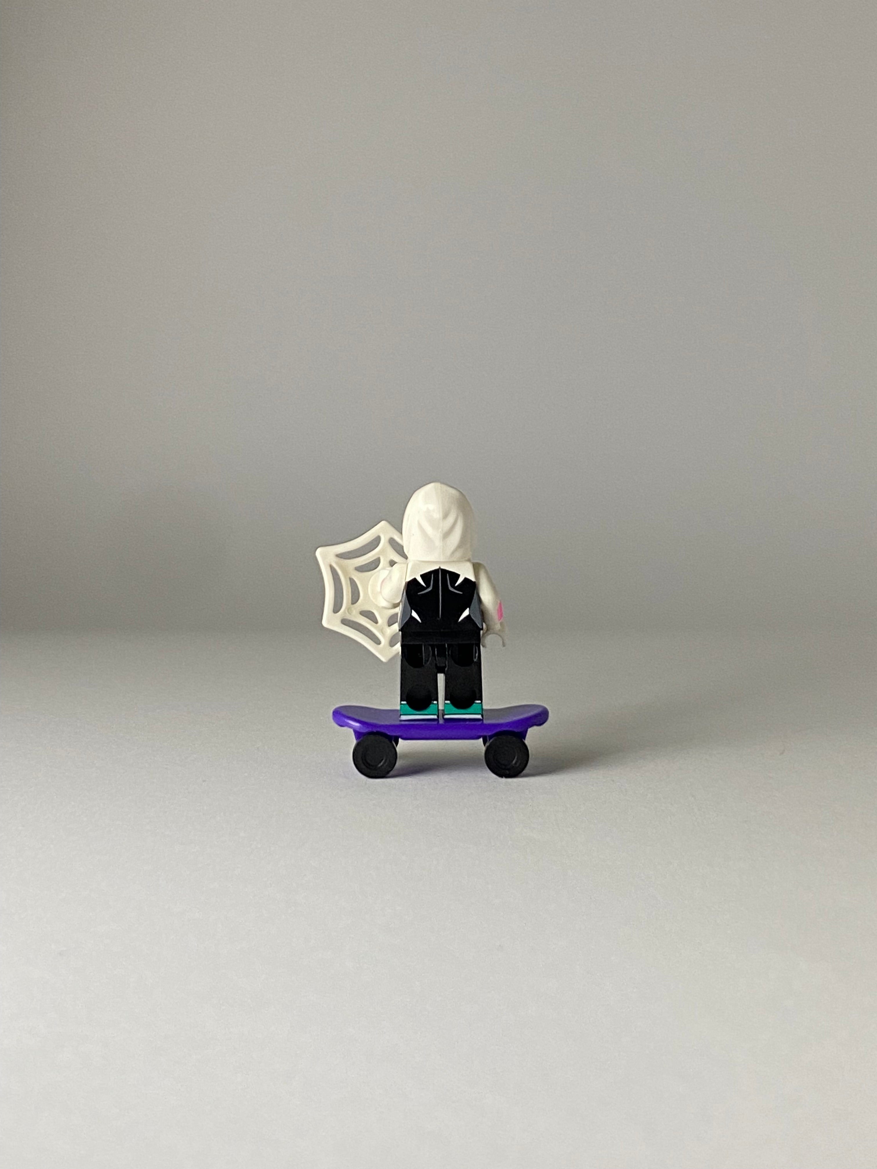 Gwen Stacy and skate