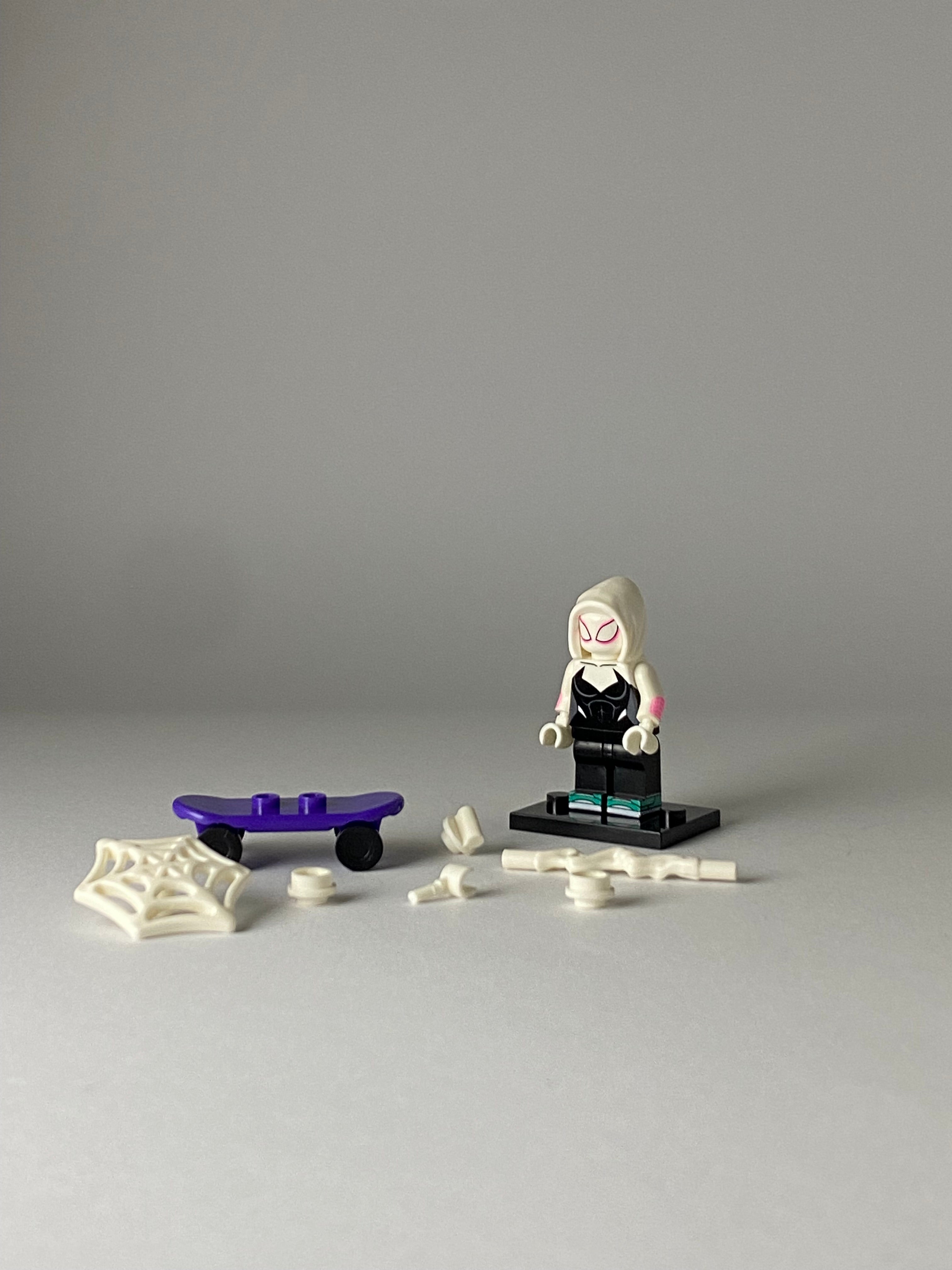Gwen Stacy and skate