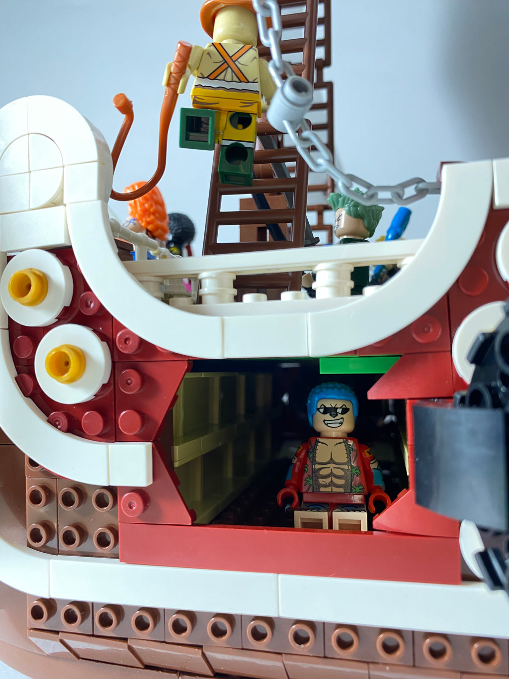 Thousand Sunny Ship nave and Mugiwara crew