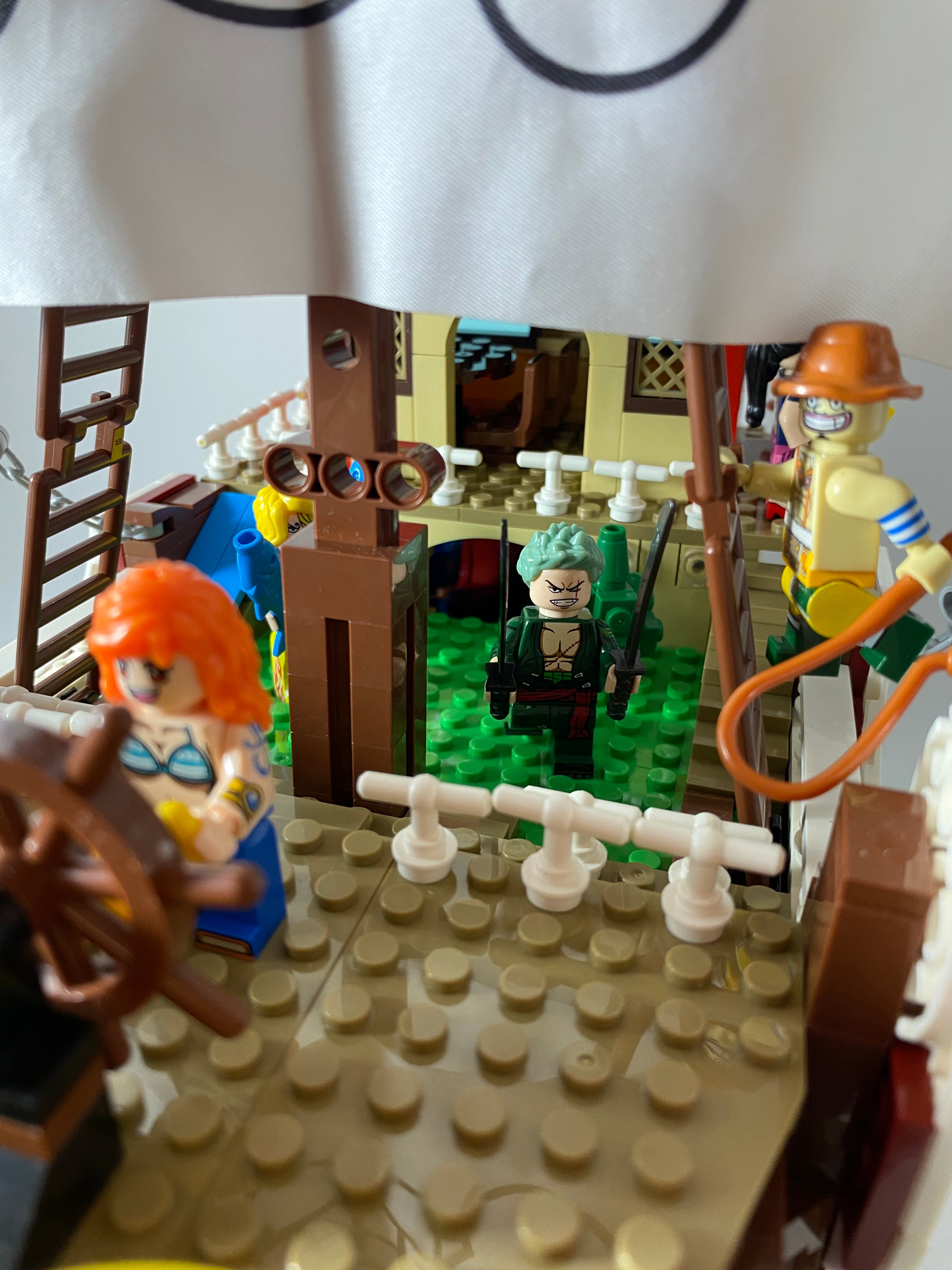 Thousand Sunny Ship nave and Mugiwara crew