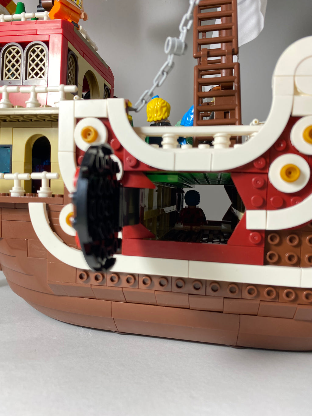 Thousand Sunny Ship nave and Mugiwara crew