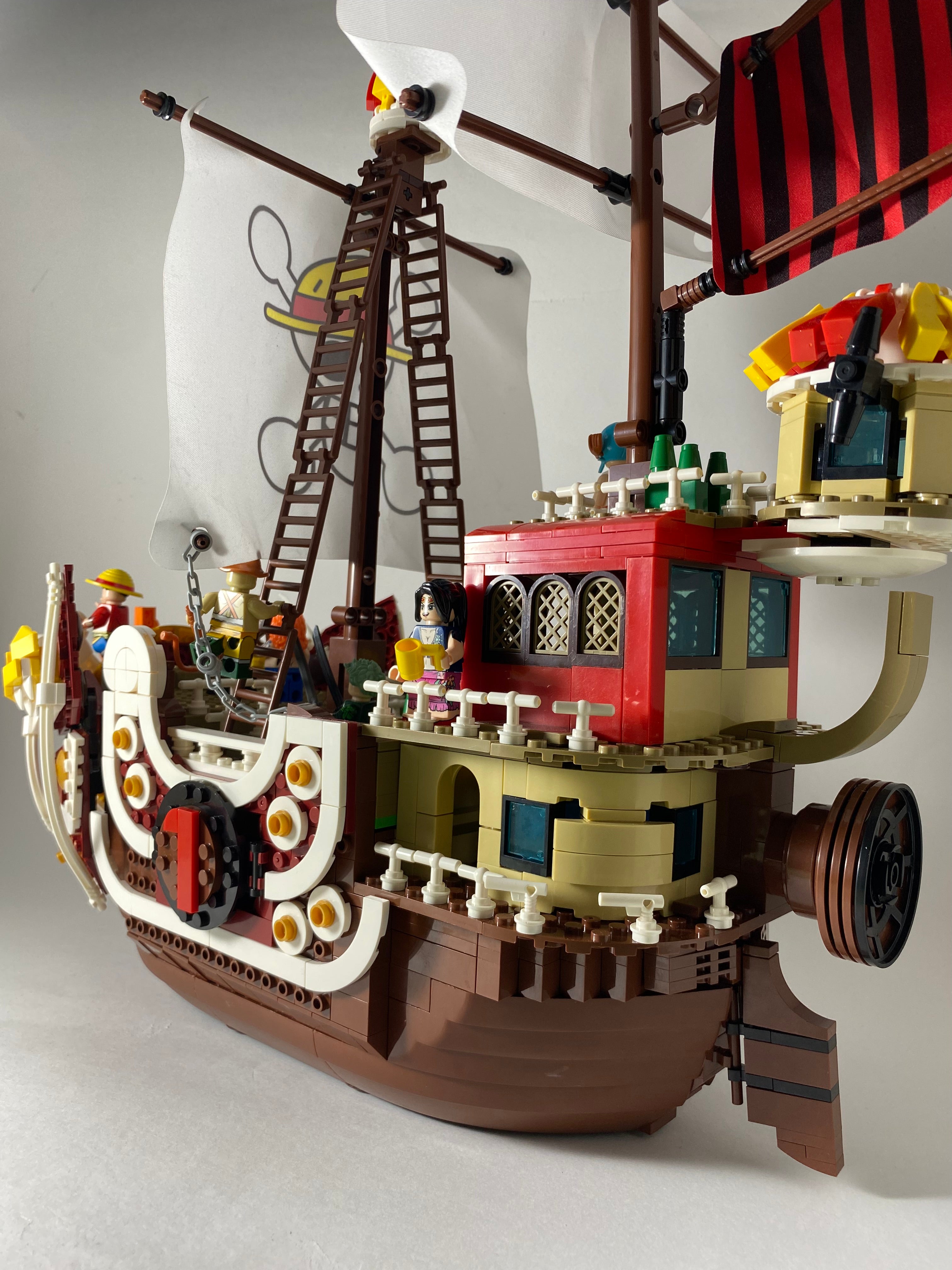 Thousand Sunny Ship nave and Mugiwara crew