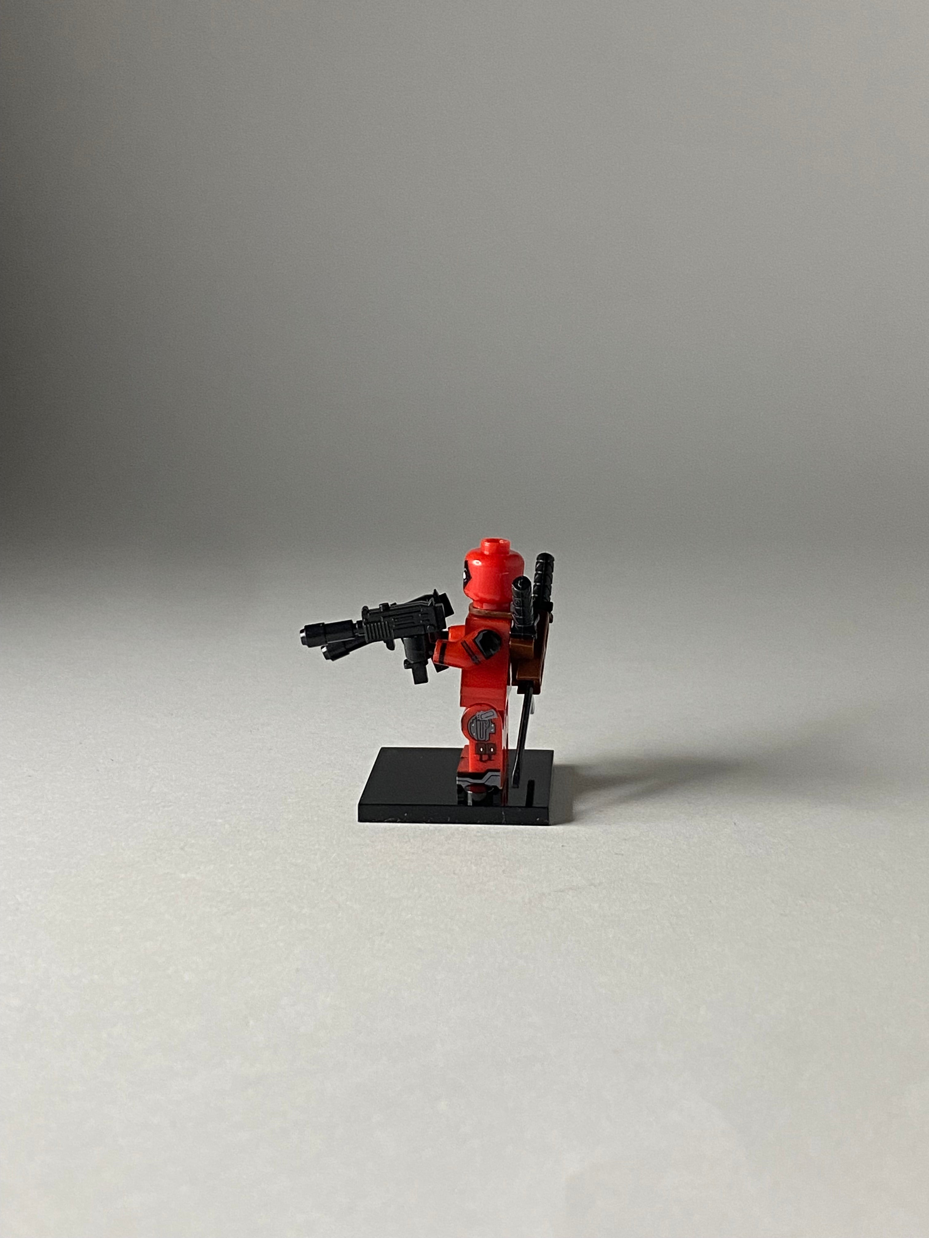 Deadpool armed
