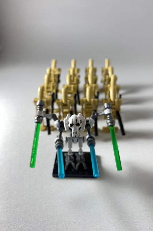 16 Battle Droid and General Grievous