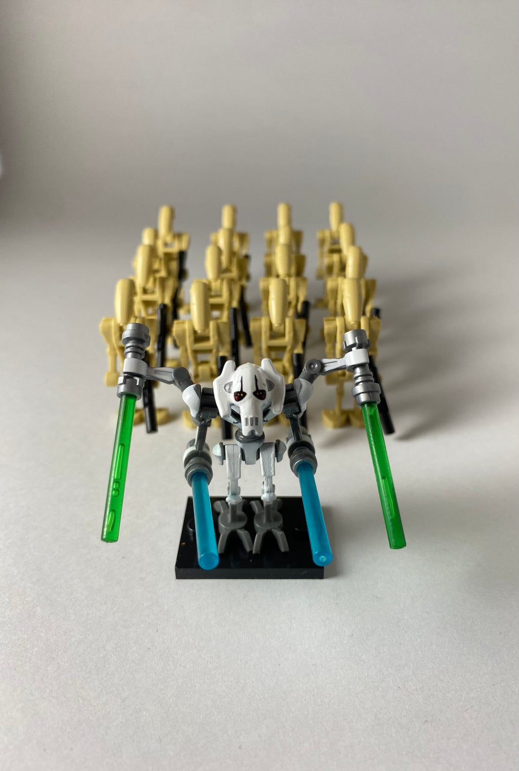 16 Battle Droid and General Grievous