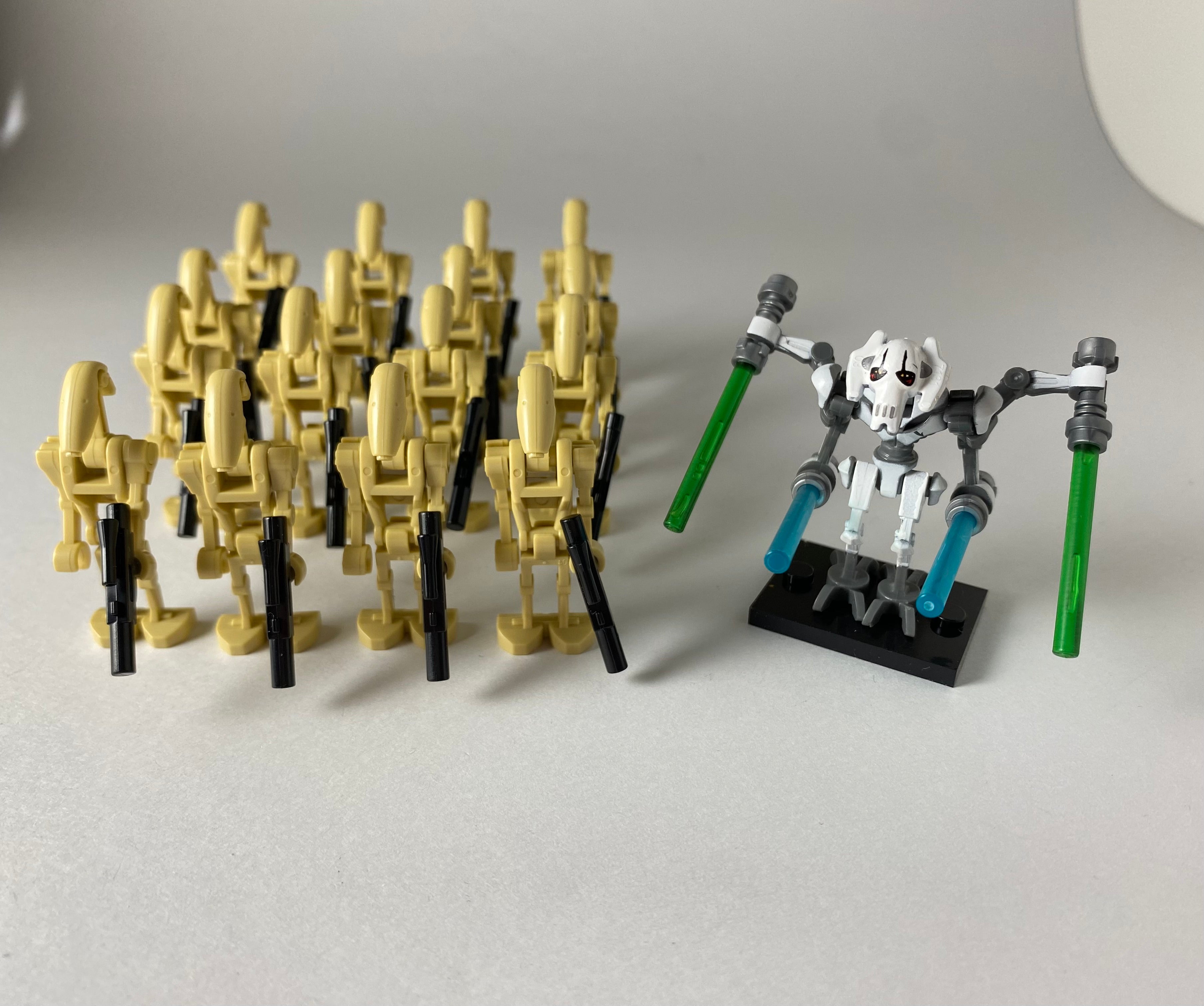 16 Battle Droid and General Grievous