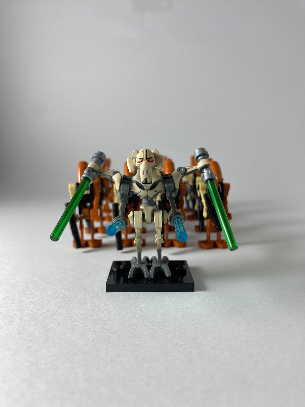 16 Command Battle droid and General Grievous