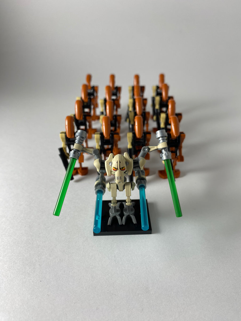 16 Command Battle droid and General Grievous