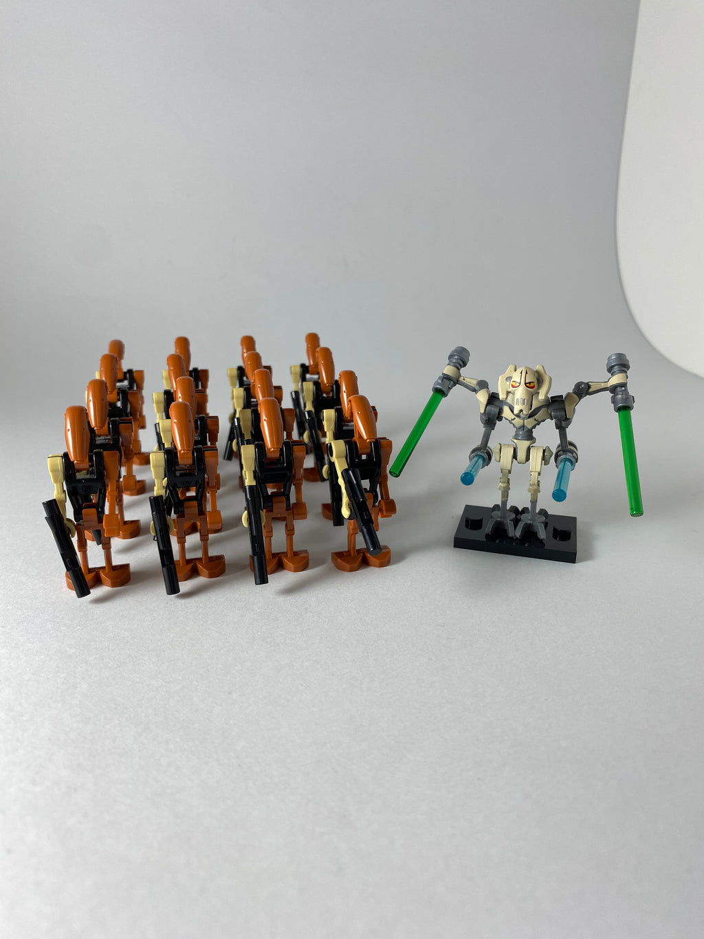 16 Command Battle droid and General Grievous