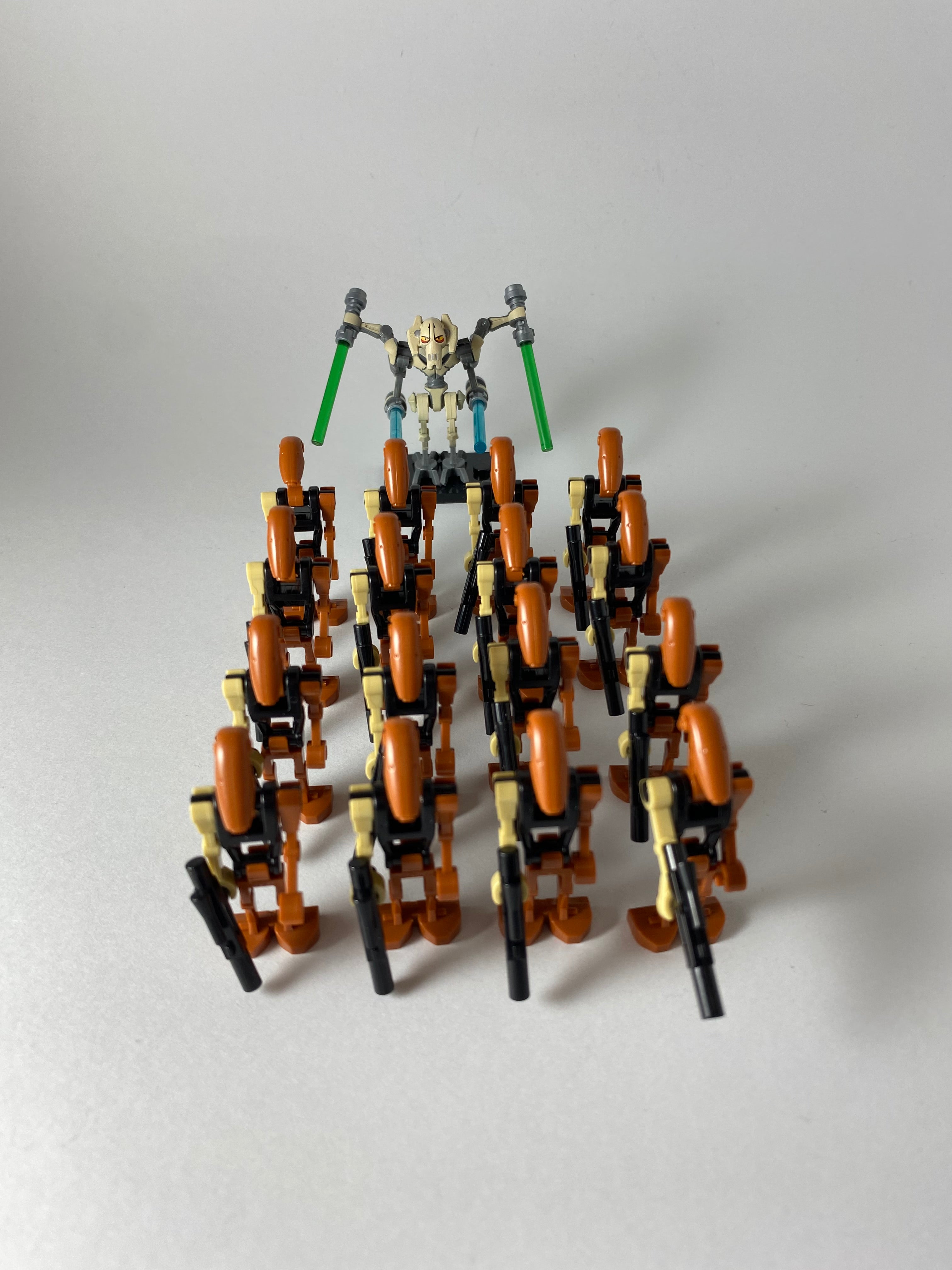 16 Command Battle droid and General Grievous