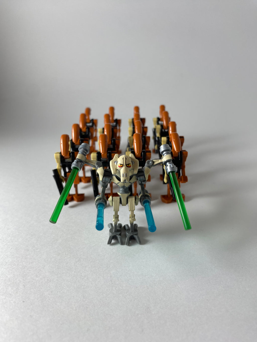 16 Command Battle droid and General Grievous