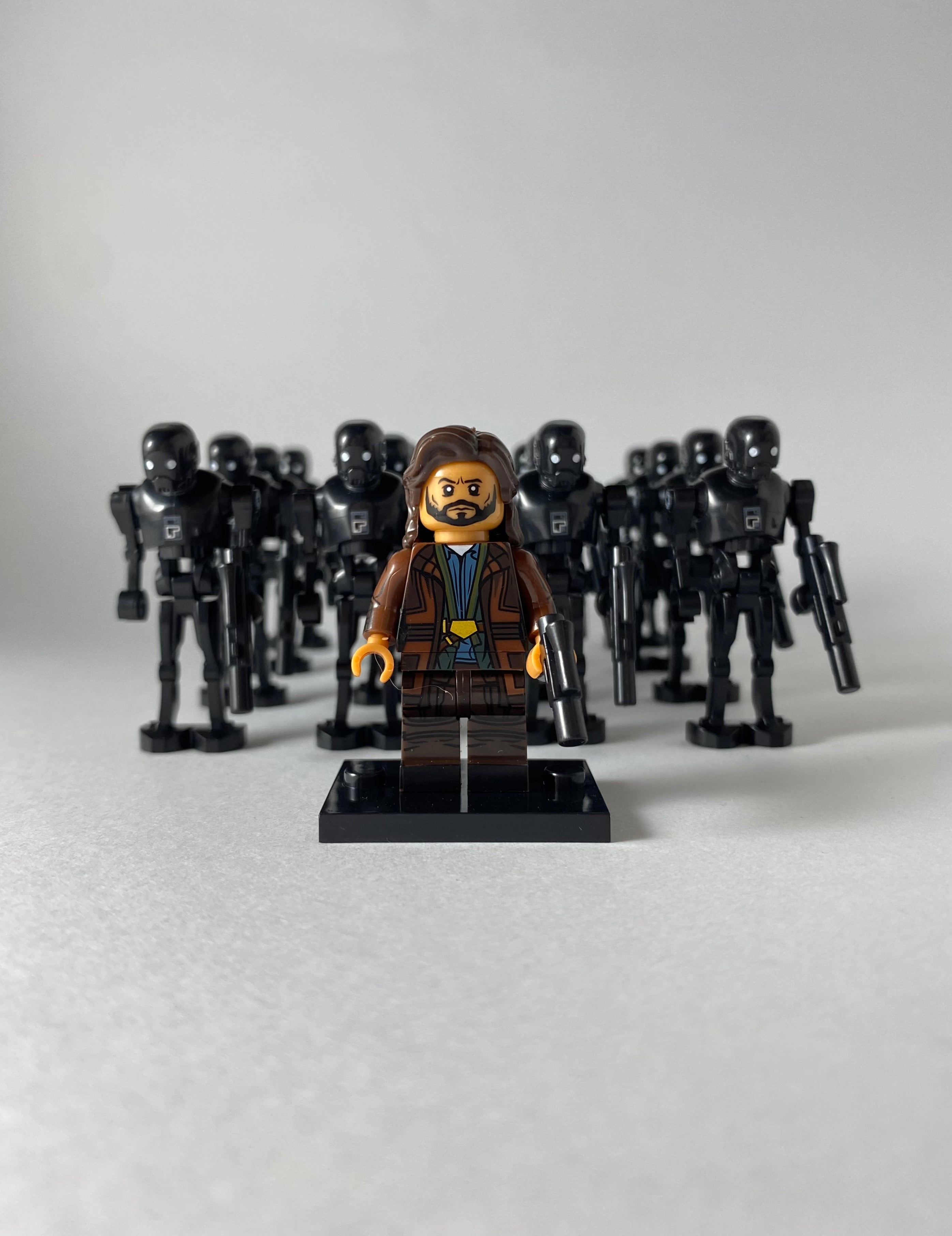 16 Imperial Droid K2SO and Cassian Andor