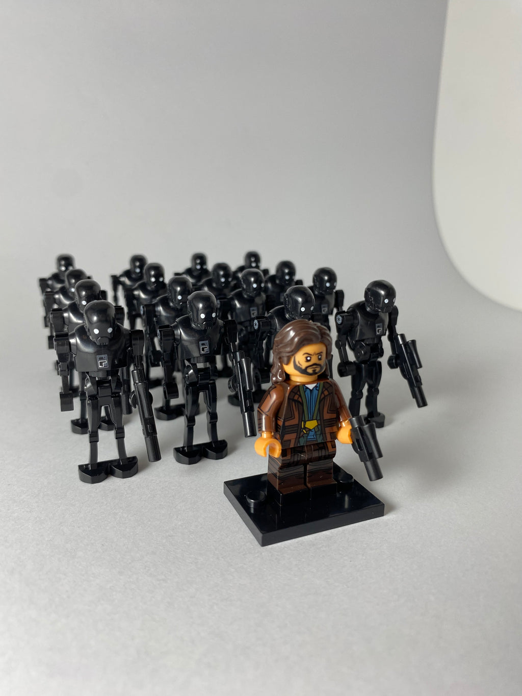 16 Imperial Droid K2SO and Cassian Andor
