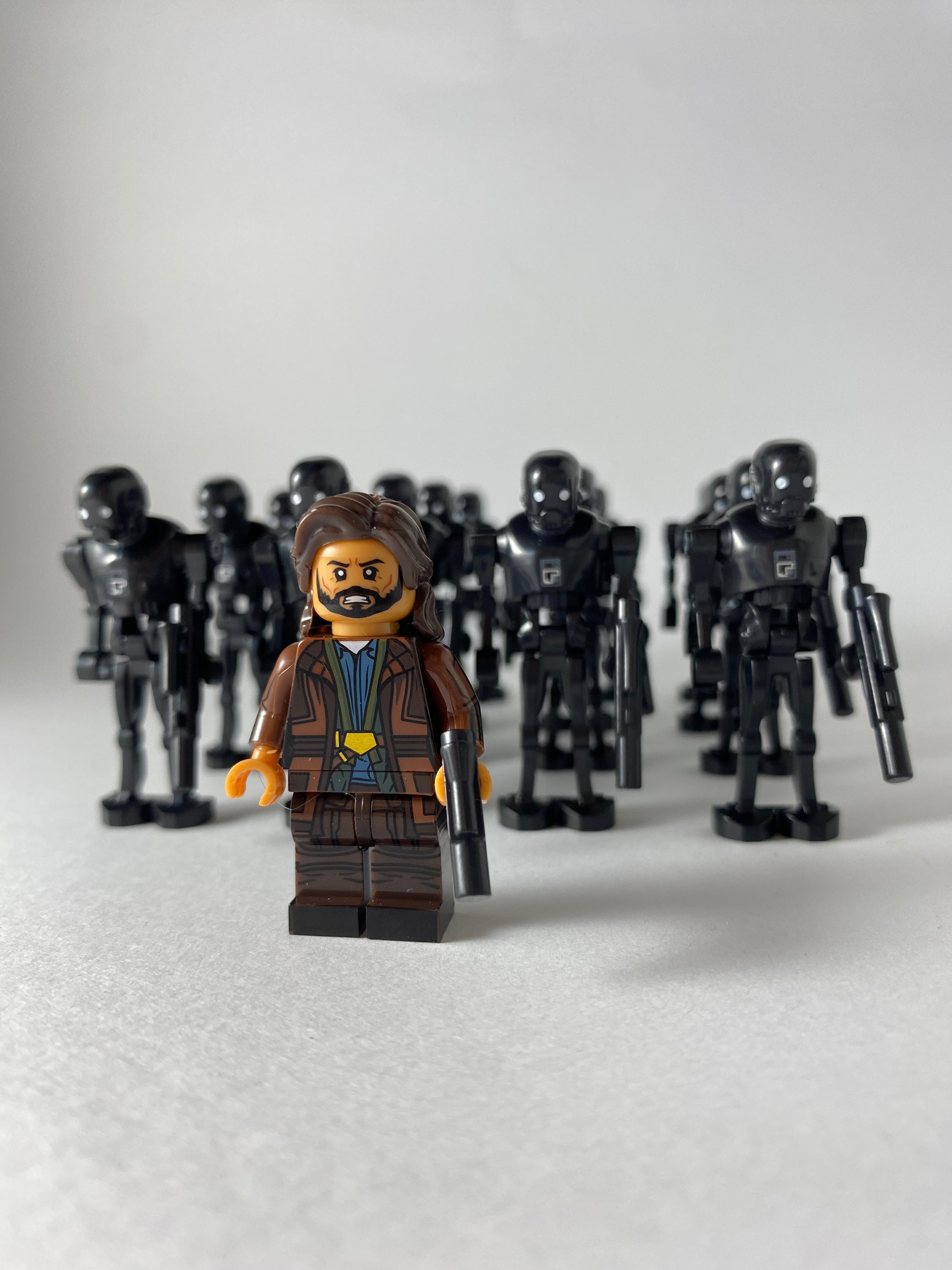 16 Imperial Droid K2SO and Cassian Andor