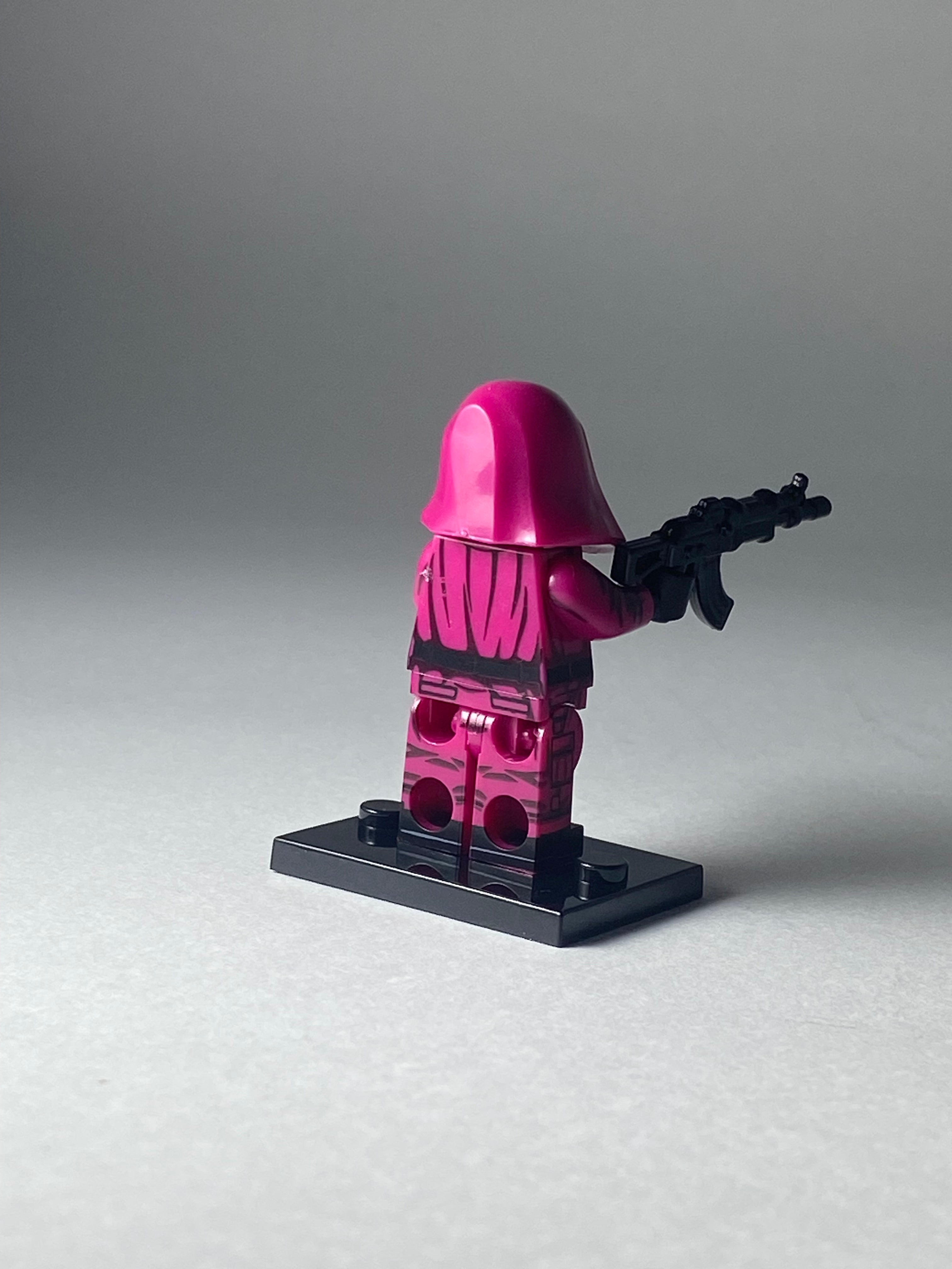 Circle Pink Guard Squid Game