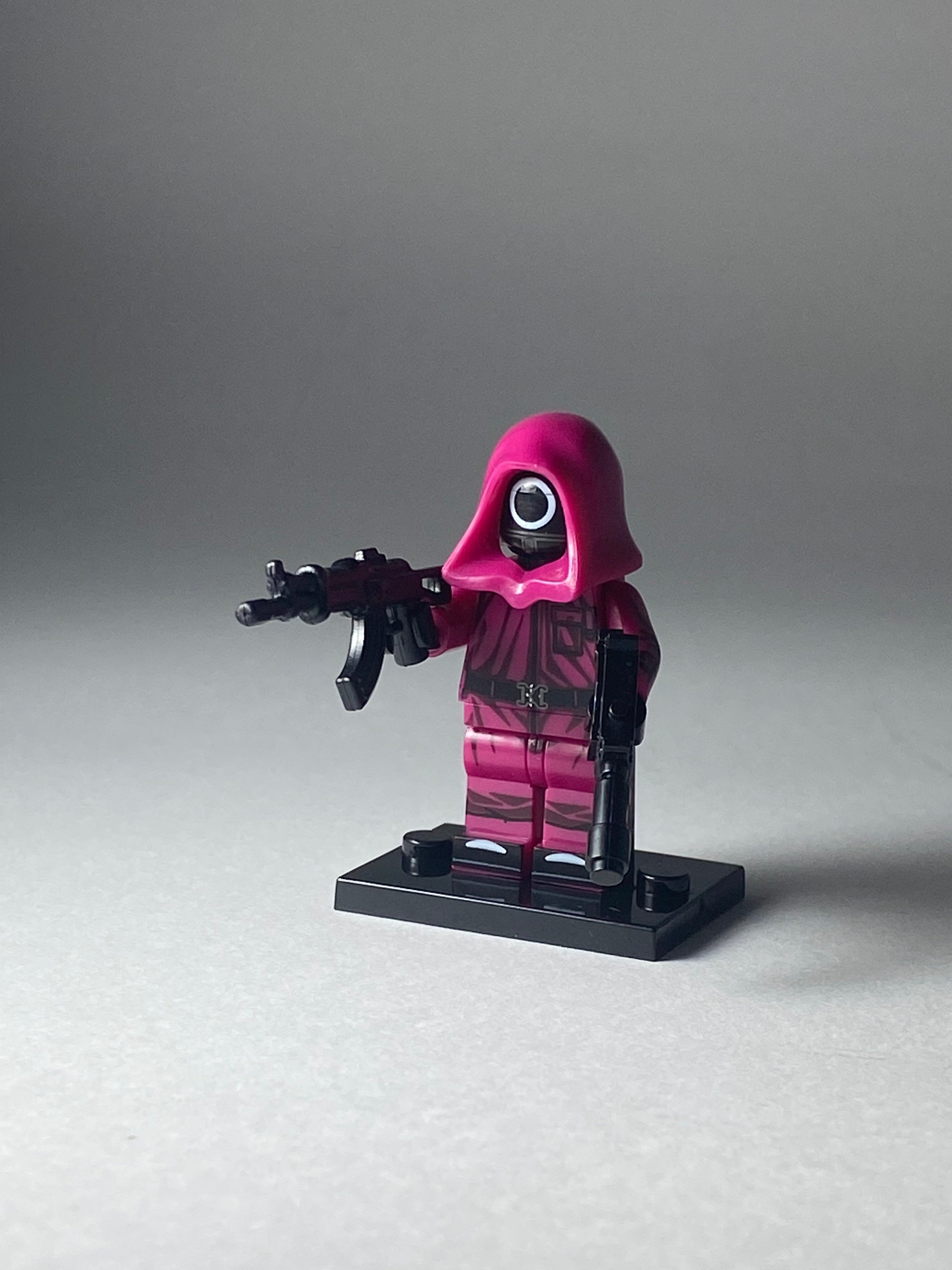 Circle Pink Guard Squid Game